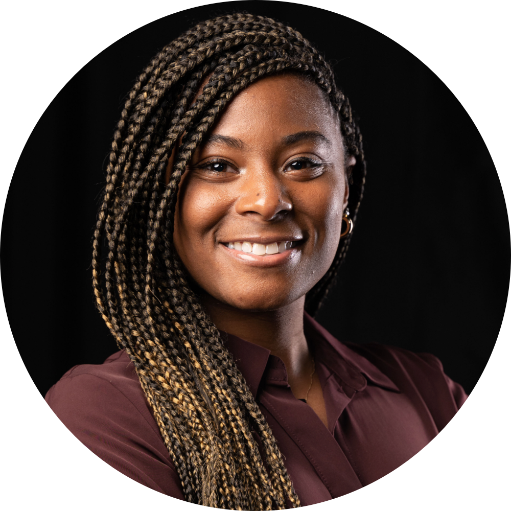 Kanada-DeBurr-Communications-Specialist